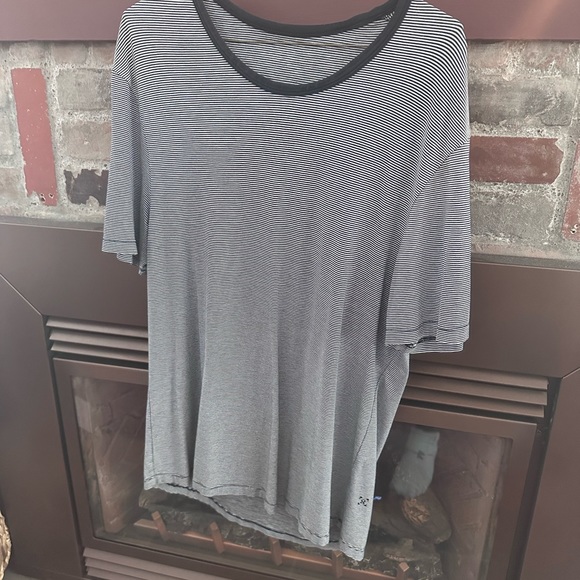 Lululemon Men’s Large T shirt - Picture 2 of 4